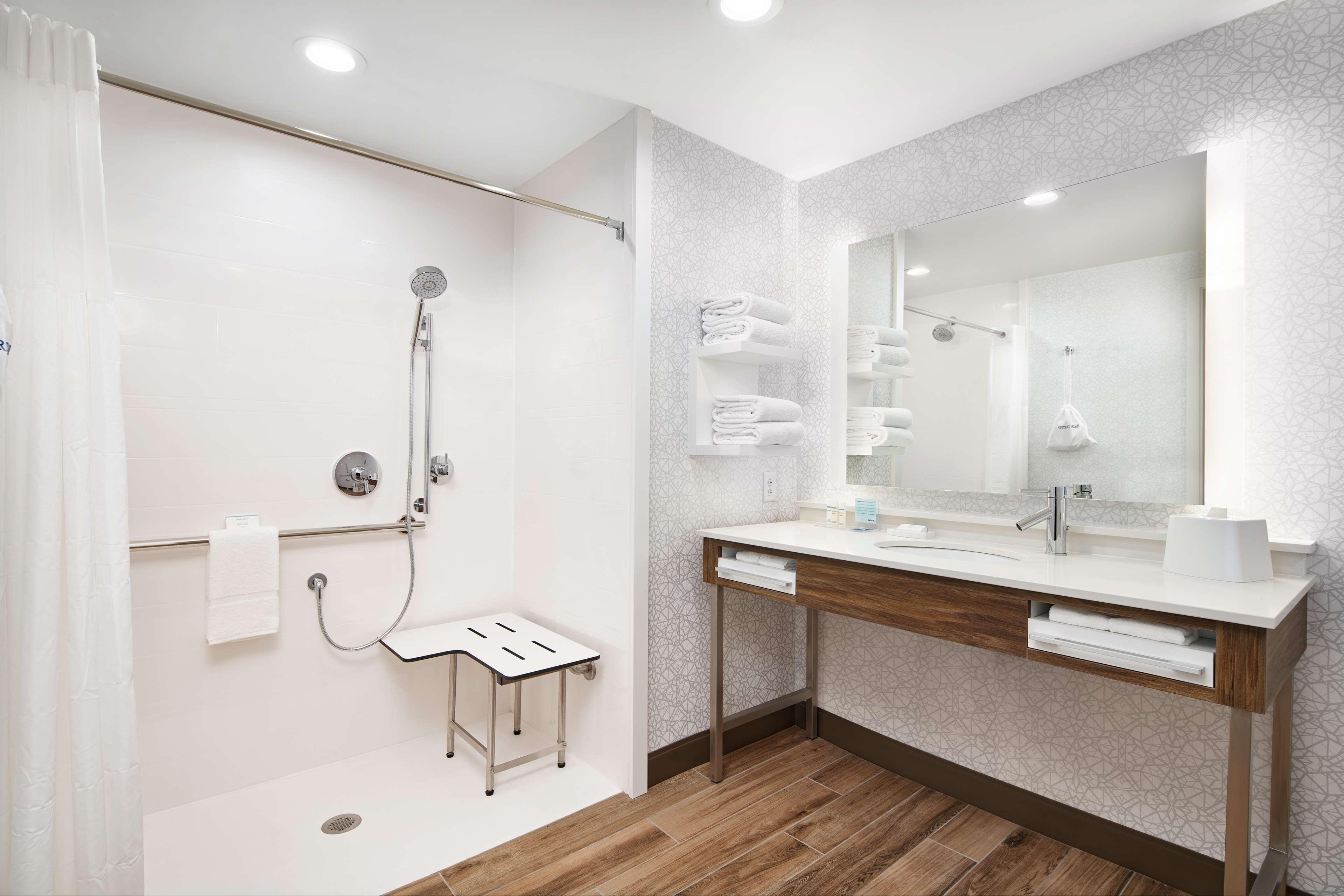 Hampton Inn Кльюистон Экстерьер фото